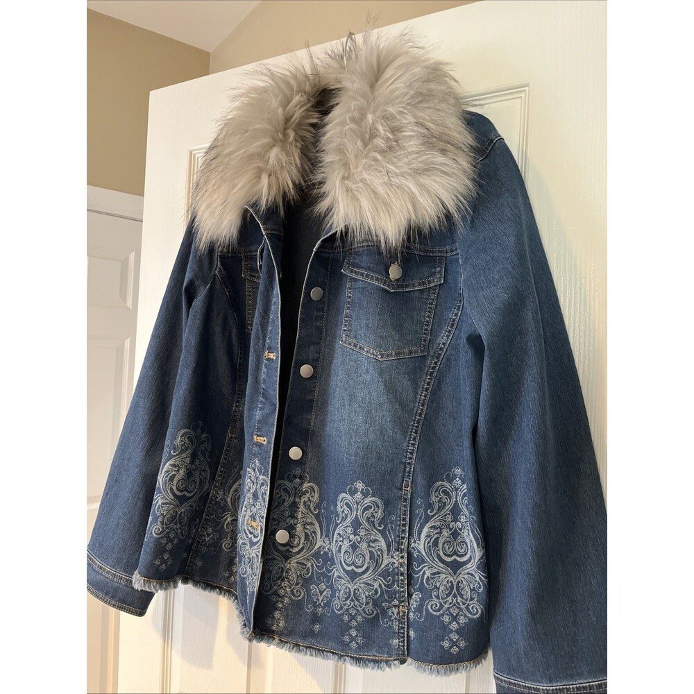 Chico Size 3 Women's Jean Jacket Blue Denim Removable Fur Collar! Fringe Trim